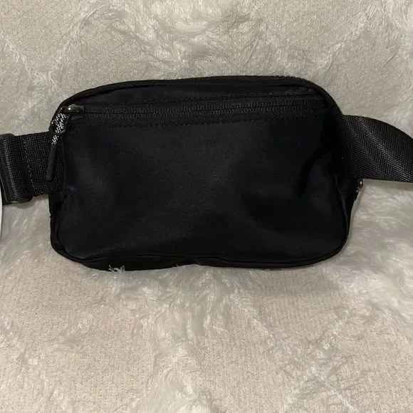 lululemon 1L NWT Black Everywhere Belt Bag Fanny Pack Water Repellent - Picture 6 of 15